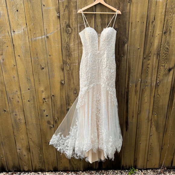 Lulu's Dresses Ivory Laceup Embroidered Lace Mermaid Wedding Dress